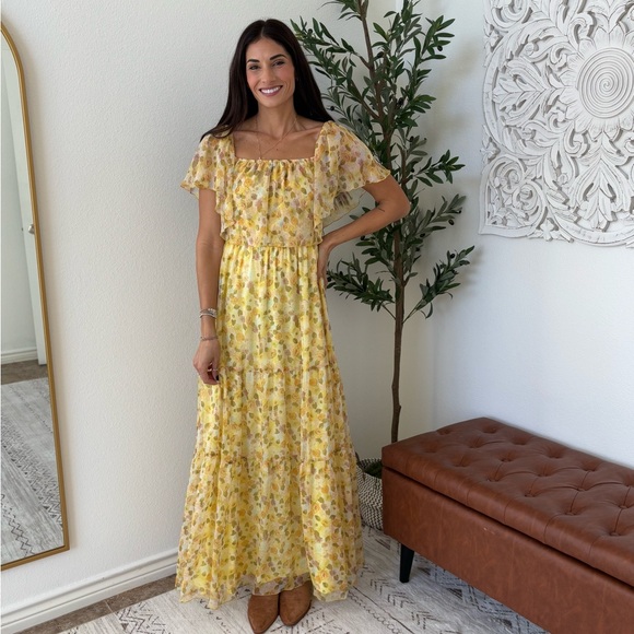 Gorgeous floral maxi dress - Picture 2 of 4